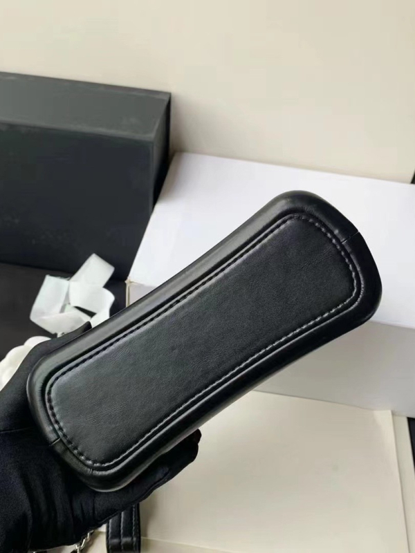 Unisex torba od prave kože — horizontalno kvadratni oblik, zatvarač, unutarnji džepovi za telefon i dokumente