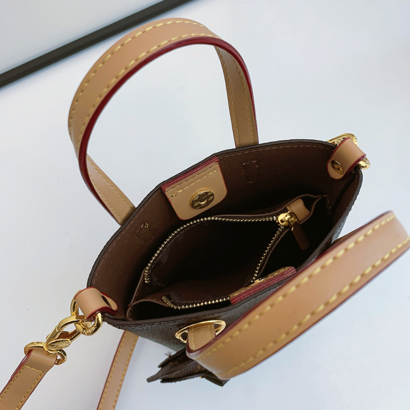 Ženska PVC crossbody torbica, street-trend stil, uspravni kvadratni oblik, podstava od poliestera, unutarnji džep