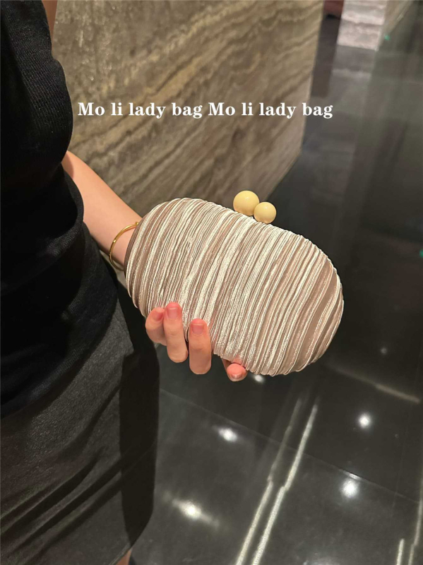 Večernja clutch torbica s ovalnim plisiranim dizajnom, tijelo od poliestera, svila podstava, oblik školjke, jednodijelna naramenica