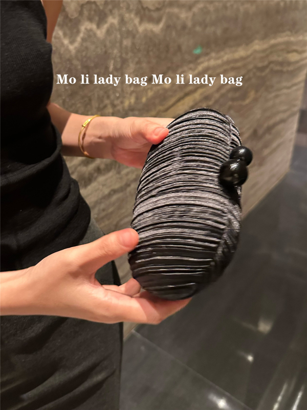 Večernja clutch torbica s ovalnim plisiranim dizajnom, tijelo od poliestera, svila podstava, oblik školjke, jednodijelna naramenica