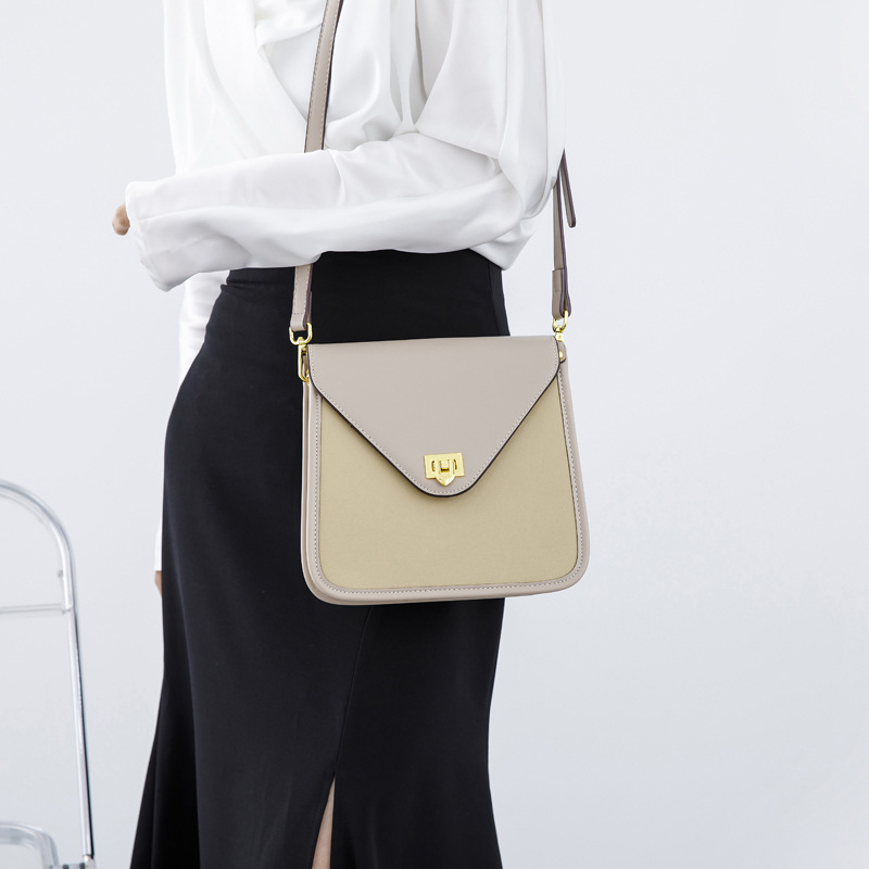 Crossbody torba od PU kože, horizontalni kvadratin oblik, unutarnji džep sa zipom, džep za telefon, poliester podstava