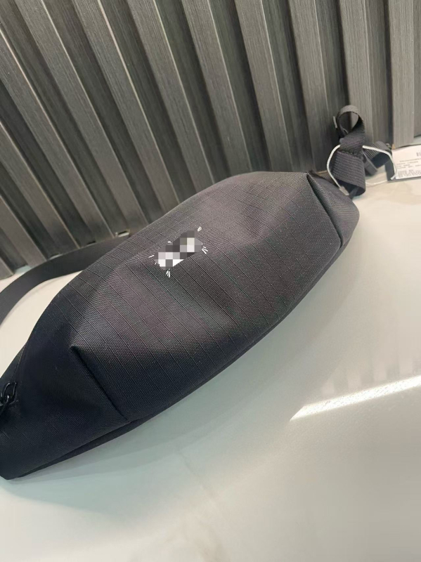 Kanvas crossbody torba za putovanje, unisex, za planinarenje, sa zatvaračem, poliester podstava, unutarnji džep, proljeće 2025