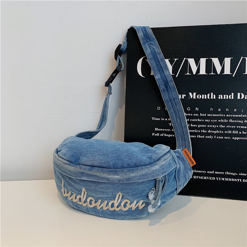 PU anyagú keresztpántos táska, városi egyszerűség, téli 2025 megjelenés, poliészter bélés, cipzáras nyitás, cipzáras zseb és mobiltelefon zseb, belső patch zseb