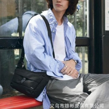 Fitnesa soma – ūdensizturīgs neilons, liela ietilpība, RFID kabata, viegla, universāla, crossbody dizains