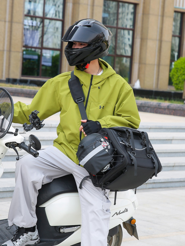 Motorkerékpár hátsó táska, 58L, vízálló oxford anyag, modell 930, esővédő nincs benne