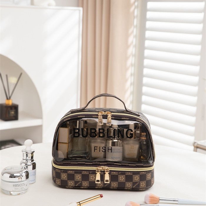 Make-up torbica od PVC-a, kubnog oblika, višestruka uporaba, za putovanja