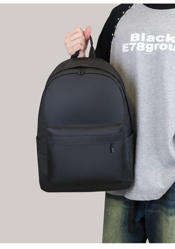 Rucsac impermeabil, material membrană din piele, capacitate sub 20L, compatibil cu laptop 8 inch, stil urban minimalist pentru călătorii