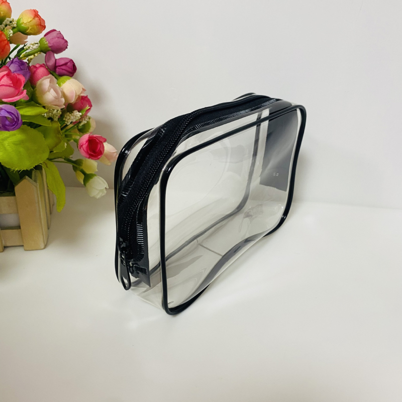 PVC kozmetička torbica, kubični oblik, višestruka namjena, moderni minimalistički stil, pogodna za kozmetiku i toaletne potrepštine
