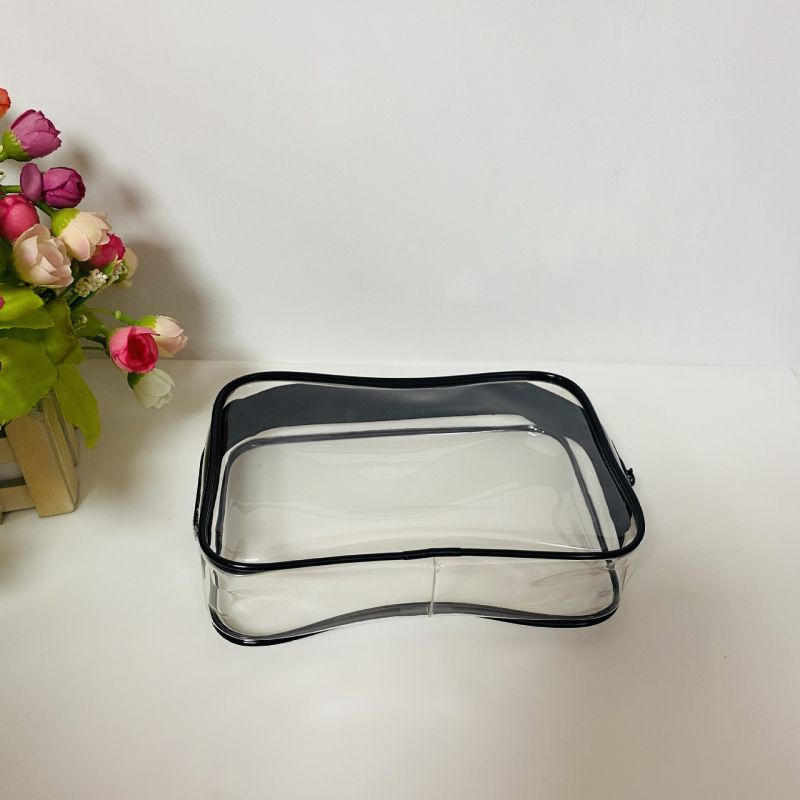 PVC kozmetička torbica, kubični oblik, višestruka namjena, moderni minimalistički stil, pogodna za kozmetiku i toaletne potrepštine