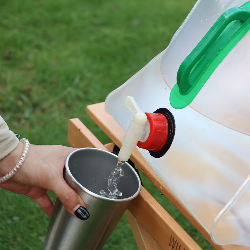 Összecsukható kültéri víz tasak 20L – PVC, vízálló anyag, minimalist stílus, kempingezéshez (nem alkalmas ivóvíznek)