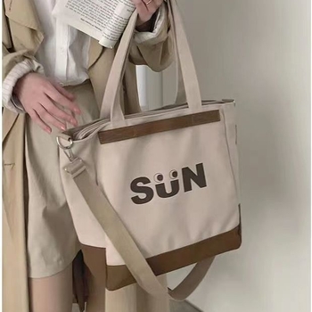 Canvas tote torba sa zatvaračem na zip, horizontalno kvadratnog oblika, unutarnje džepove za telefon i identifikaciju, dvostruke naramenice, platnena podstava, Stil: gradski street