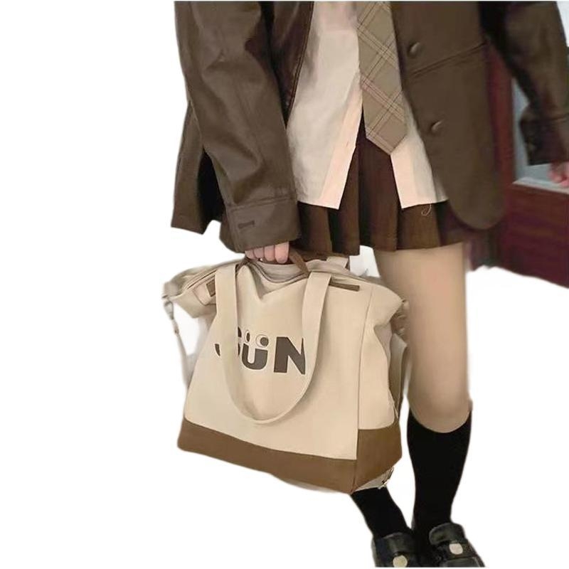 Canvas tote torba sa zatvaračem na zip, horizontalno kvadratnog oblika, unutarnje džepove za telefon i identifikaciju, dvostruke naramenice, platnena podstava, Stil: gradski street