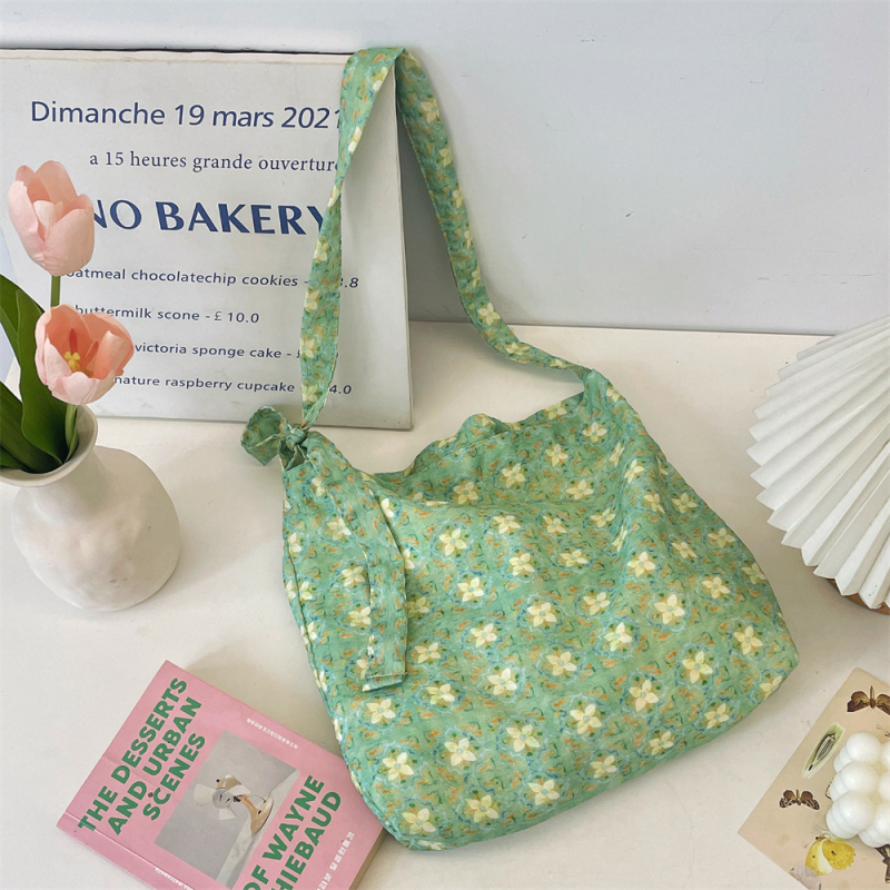 Poliesterska tote torba, street style, pravokutnog oblika, otvorenog vrha