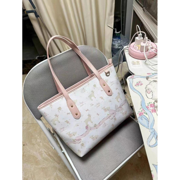 Tote táska mix-and-match esztétikával, corduroy anyag, belső bélés műbőrrel, Autumn Money márka, ideális szabadidős utazásokhoz