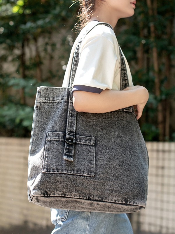 Denim Tote torba, street style, vertikalni kvadratni oblik, magnetsko zatvaranje, laminirani unutarnji džep sa zipom