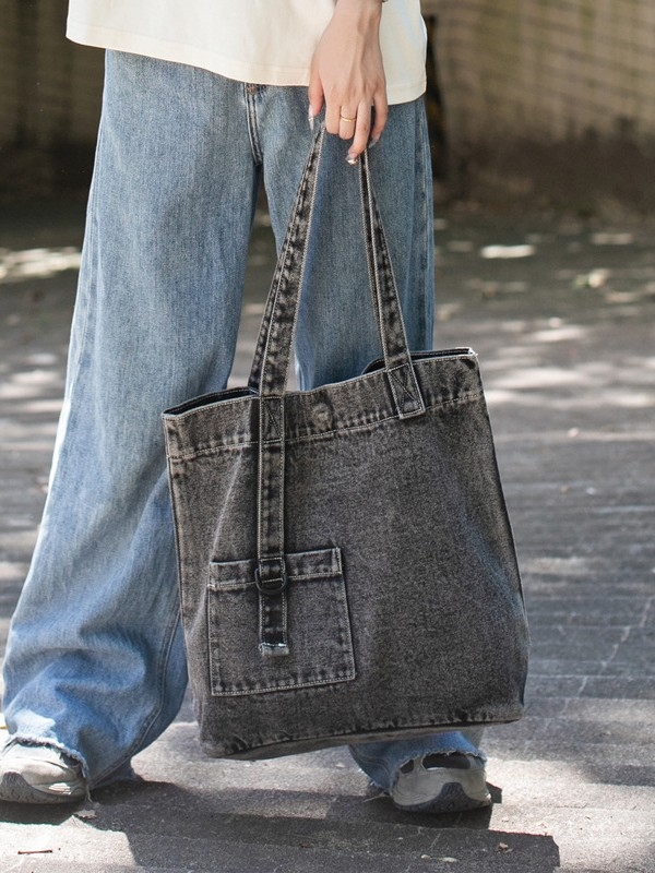 Denim Tote torba, street style, vertikalni kvadratni oblik, magnetsko zatvaranje, laminirani unutarnji džep sa zipom