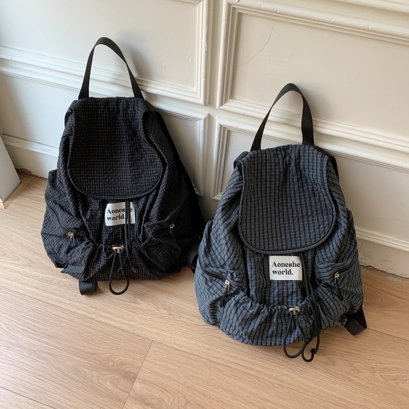Nylonos drawstring hátizsák – városi egyszerűség stílusa, belső cipzáras zseb, poliészter bélés, 2025 nyár