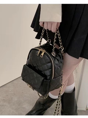 Ženski mini ruksak s quilt uzorkom i lančanim remenom, crossbody za putovanja — PU koža, gradski minimalistički stil
