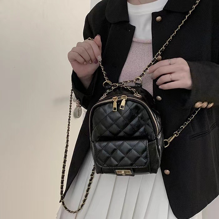 Ženski mini ruksak s quilt uzorkom i lančanim remenom, crossbody za putovanja — PU koža, gradski minimalistički stil
