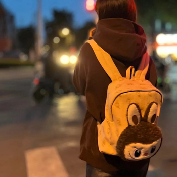 Unisex ruksak od plišane lutke s anime uzorkom, najlon, kapacitet 20–35 L, podstava z poliesteru, zakrivljene ramene trake