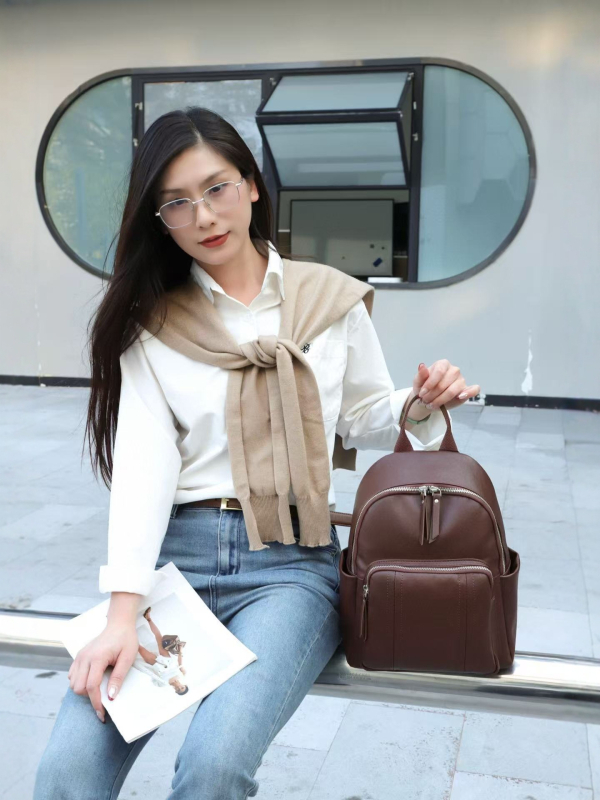 Ruksak od prave kože, stil za slobodno vrijeme i putovanje, velik kapacitet, unutarnji džepovi: zatvarač, džep za telefon, džep za dokumente