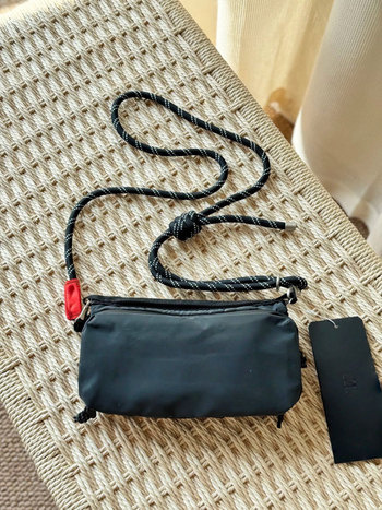 Férfi keresztpántos táska szabadidős utazásokhoz, nylon, vízálló, 9 hüvelykes laptop-kompatibilis, betűs mintázat, belső poliészter bélés