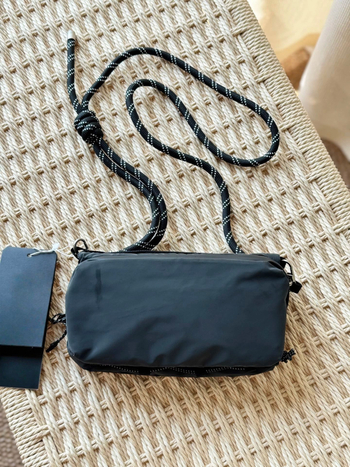 Férfi keresztpántos táska szabadidős utazásokhoz, nylon, vízálló, 9 hüvelykes laptop-kompatibilis, betűs mintázat, belső poliészter bélés