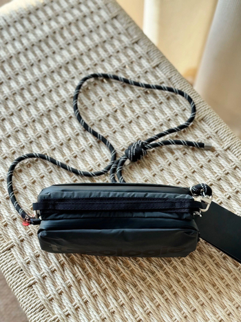 Férfi keresztpántos táska szabadidős utazásokhoz, nylon, vízálló, 9 hüvelykes laptop-kompatibilis, betűs mintázat, belső poliészter bélés