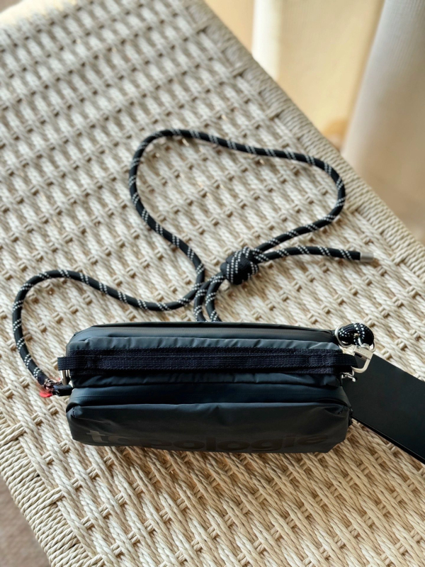 Férfi keresztpántos táska szabadidős utazásokhoz, nylon, vízálló, 9 hüvelykes laptop-kompatibilis, betűs mintázat, belső poliészter bélés