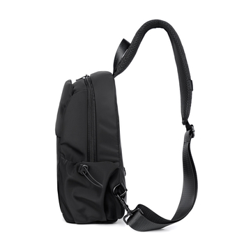 Ανδρική νάιλον τσάντα cross-body με φερμουάρ, κάθετη τετράγωνη κατασκευή, μονόχρωμο σχέδιο, μία ιμάντα