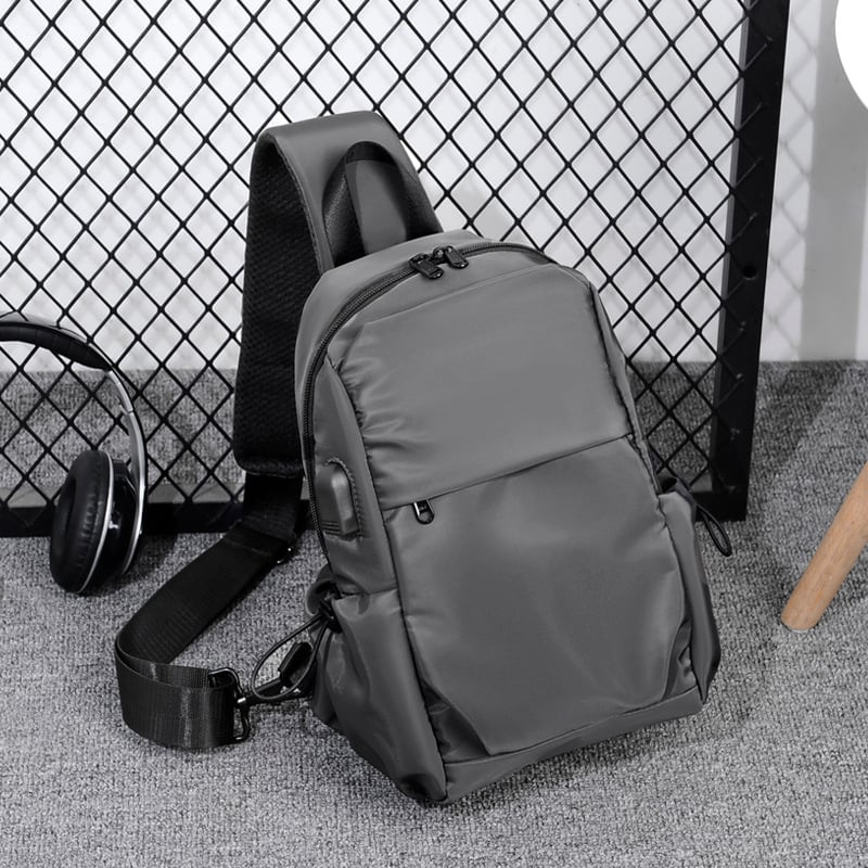 Ανδρική νάιλον τσάντα cross-body με φερμουάρ, κάθετη τετράγωνη κατασκευή, μονόχρωμο σχέδιο, μία ιμάντα