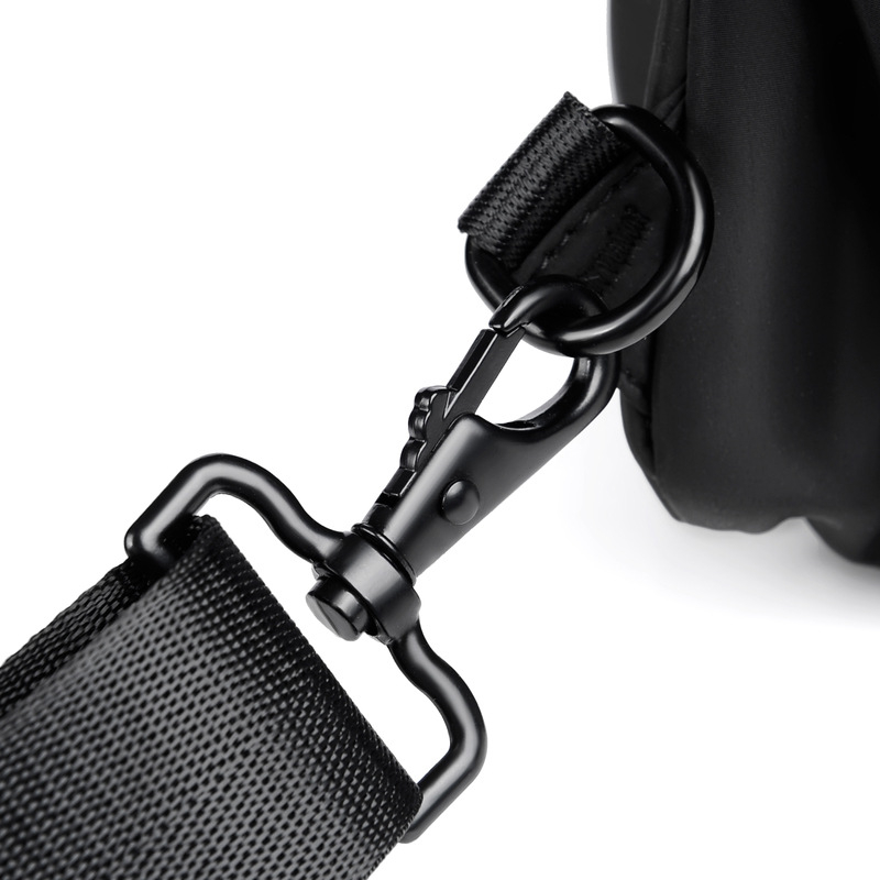 Ανδρική νάιλον τσάντα cross-body με φερμουάρ, κάθετη τετράγωνη κατασκευή, μονόχρωμο σχέδιο, μία ιμάντα