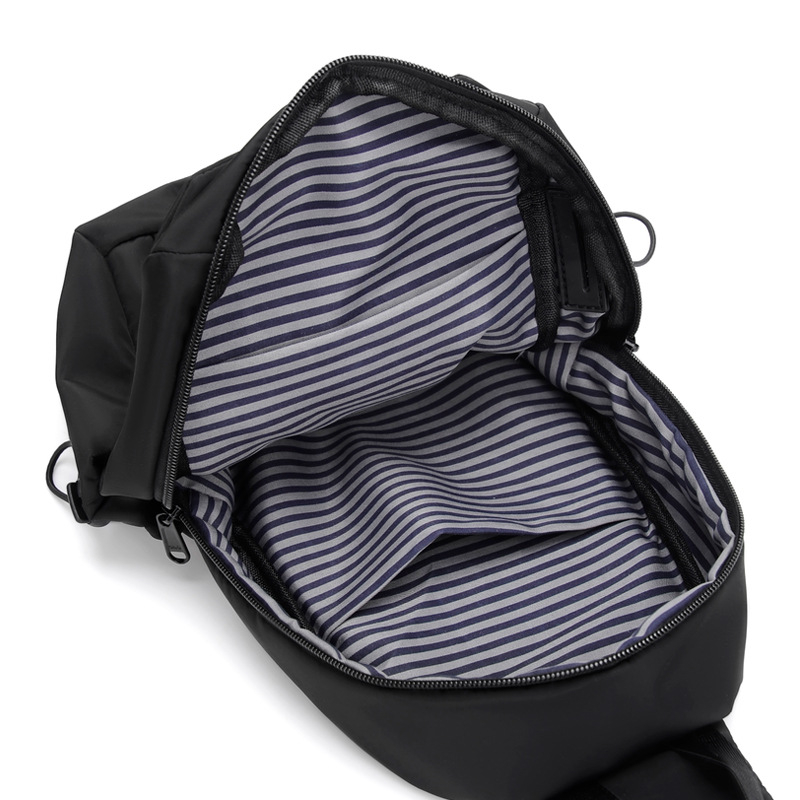 Ανδρική νάιλον τσάντα cross-body με φερμουάρ, κάθετη τετράγωνη κατασκευή, μονόχρωμο σχέδιο, μία ιμάντα