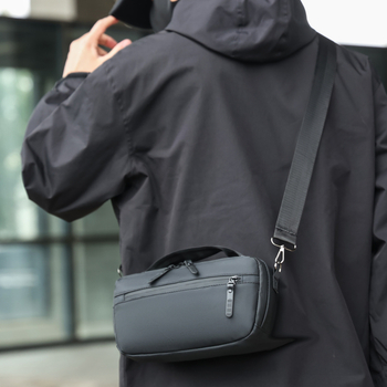 Muška crossbody torba — Oxford platno, vodootporna i otporna na habanje, podstava od poliestera, jedinstven dizajn