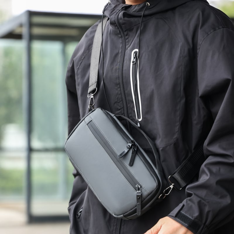 Muška crossbody torba — Oxford platno, vodootporna i otporna na habanje, podstava od poliestera, jedinstven dizajn