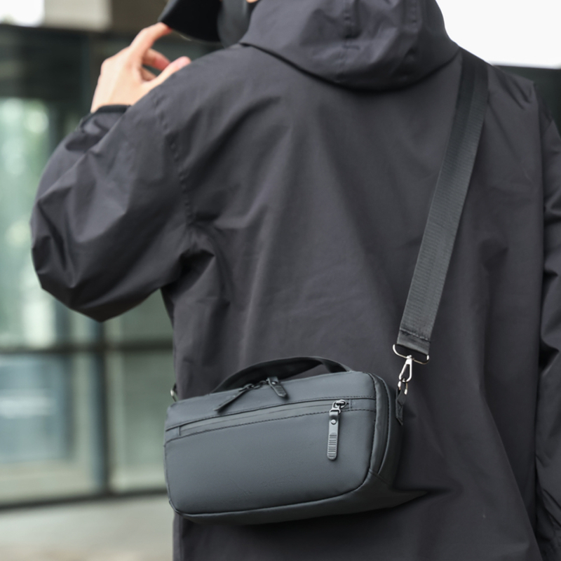 Muška crossbody torba — Oxford platno, vodootporna i otporna na habanje, podstava od poliestera, jedinstven dizajn