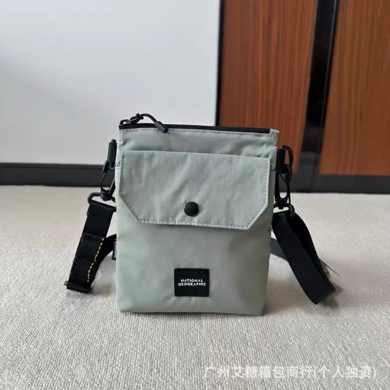 Muška crossbody torba, iznimno lagana, vodootporna, od najlona, za slobodno vrijeme