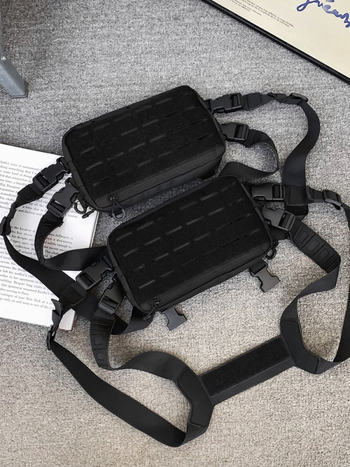 KLY férfi mellkas táska — Oxford anyag, légáteresztő és kopásálló, poliészter bélés, egyszínű dizájn