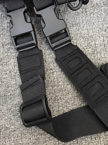 KLY férfi mellkas táska — Oxford anyag, légáteresztő és kopásálló, poliészter bélés, egyszínű dizájn