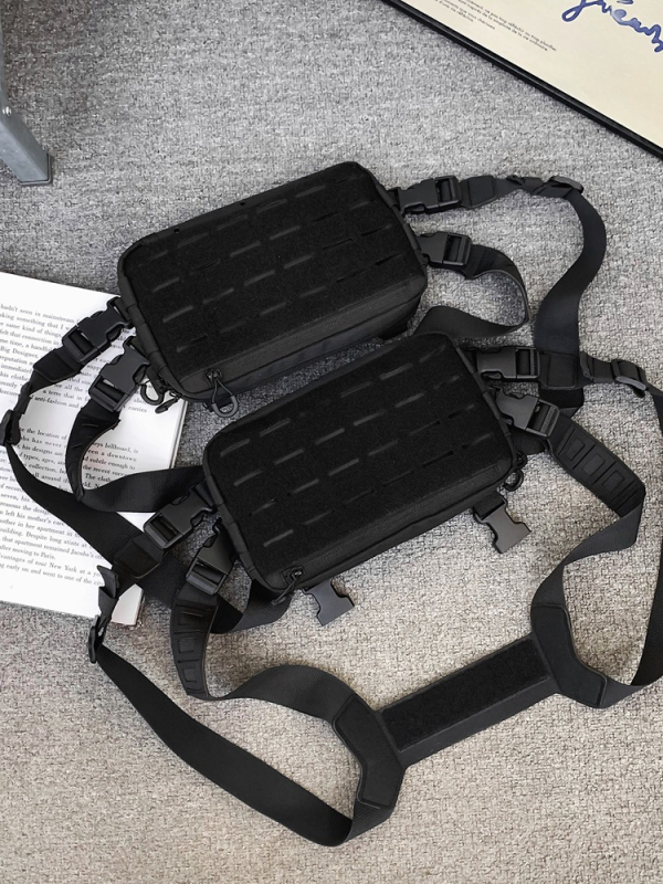 KLY férfi mellkas táska — Oxford anyag, légáteresztő és kopásálló, poliészter bélés, egyszínű dizájn