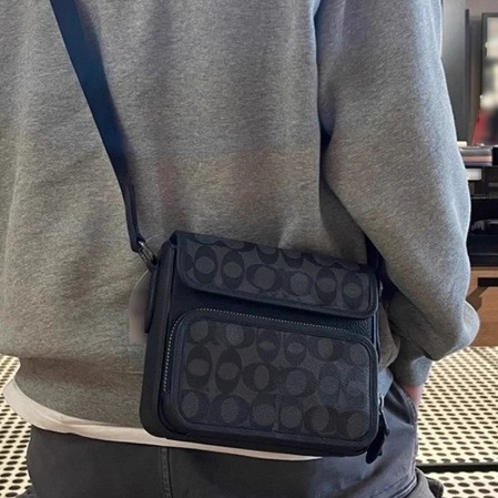 Muška torba preko ramena | PVC materijal, poliester podstava, jednobojni dizajn, vodootporna, stil putovanja u slobodno vrijeme