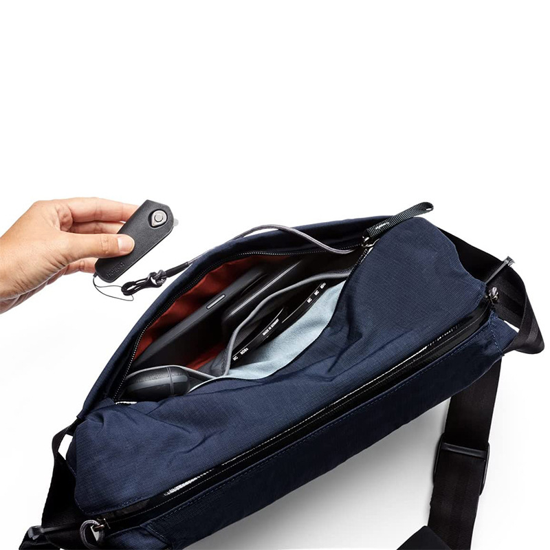 Muška crossbody torba - Oxford materijal, vodoravni kvadratni oblik, zatvaranje na zip, unutarnja džep sa zipom, jedan remen za rame