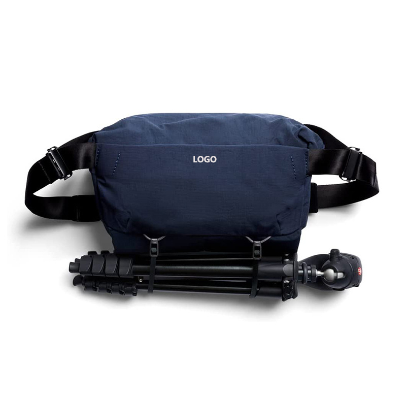 Muška crossbody torba - Oxford materijal, vodoravni kvadratni oblik, zatvaranje na zip, unutarnja džep sa zipom, jedan remen za rame