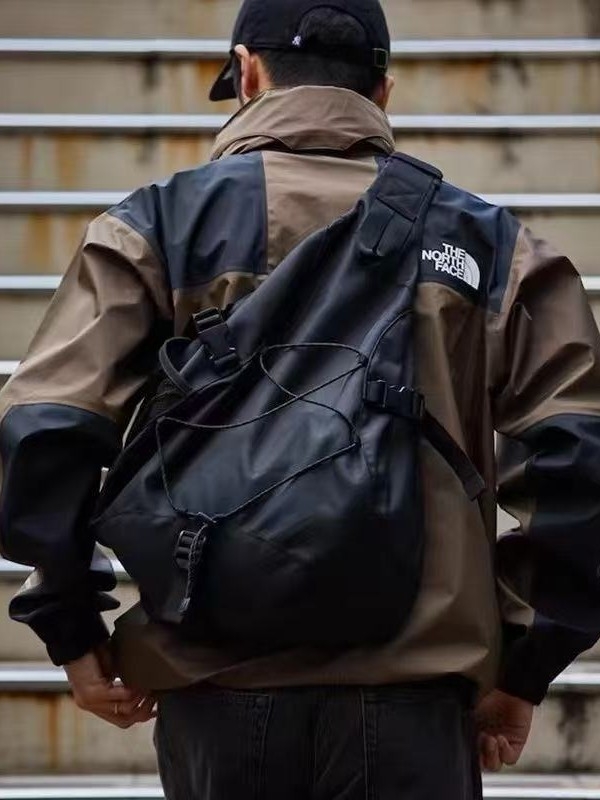 Muška crossbody torbica, najlon, otporna na habanje, jednobojna, proljeće 2025
