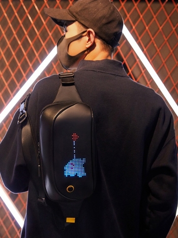 Muška crossbody torba od PVC-a, vodootporna i otporna na trošenje, teksturni uzorak, podstava od poliestera, proljeće 2024
