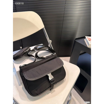 Unisex nylon crossbody torba - prozračna, lagana konstrukcija; podstava od poliestera; uzorak slova