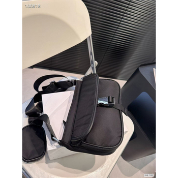 Unisex nylon crossbody torba - prozračna, lagana konstrukcija; podstava od poliestera; uzorak slova