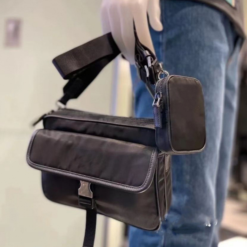 Unisex nylon crossbody torba - prozračna, lagana konstrukcija; podstava od poliestera; uzorak slova