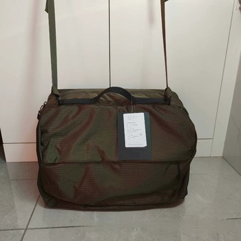 Muška crossbody torba, gradski minimalistički stil, najlonska vodootporna, kompatibilna s 10-inčnim prijenosnikom, proljeće 2025