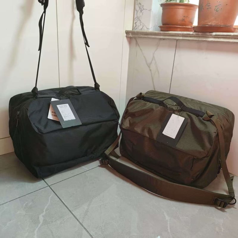 Muška crossbody torba, gradski minimalistički stil, najlonska vodootporna, kompatibilna s 10-inčnim prijenosnikom, proljeće 2025